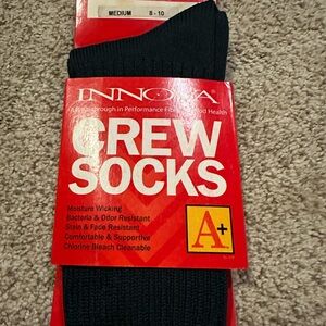 Innova performance Crew Socks size 8-10
4 pack